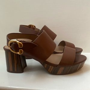 AEROSOLES Camera Sandals Brown Wood Grain